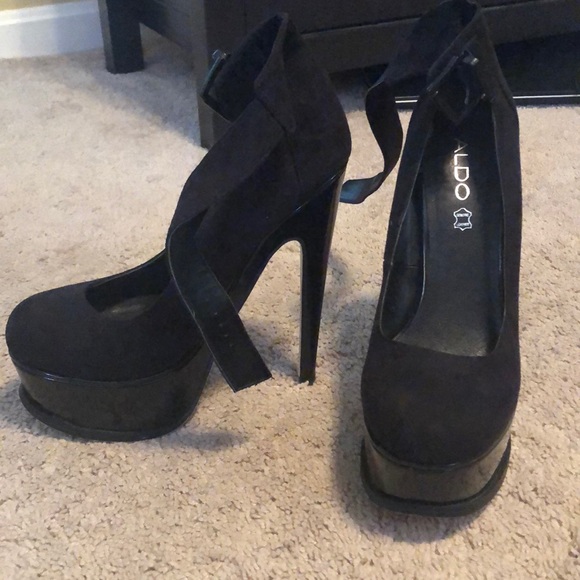 Heels - Picture 2 of 4